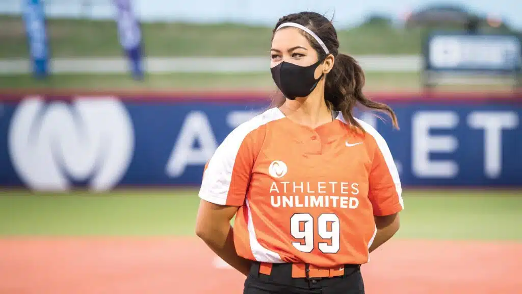 photo of Kamalani Dung pitching