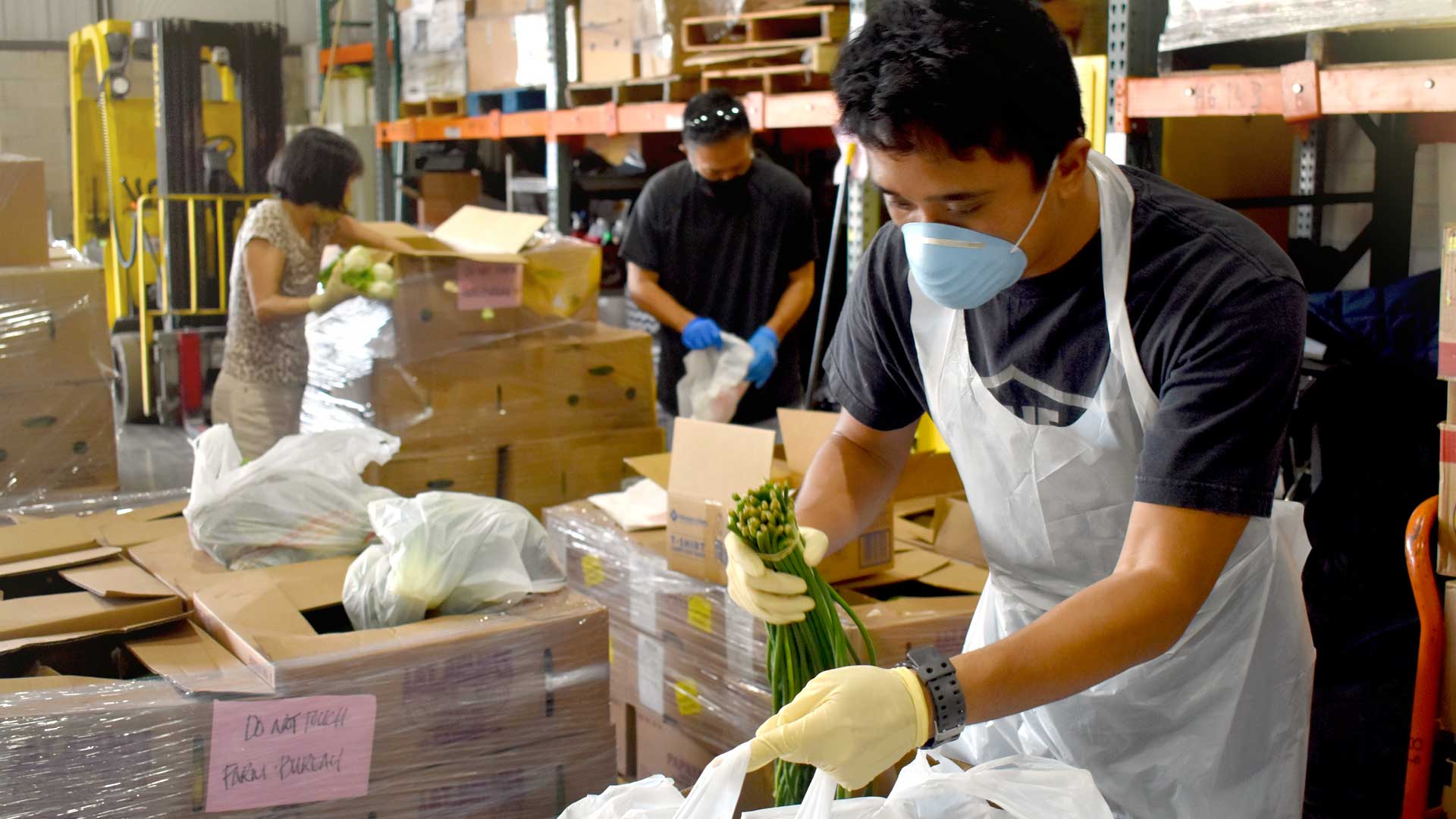 Hawaii Foodbank Volunteer Elijah Dacanay