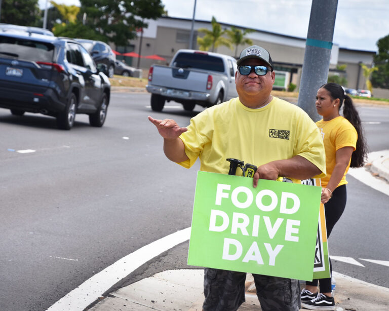 FoodDriveDay_KaMakanaAlii_05