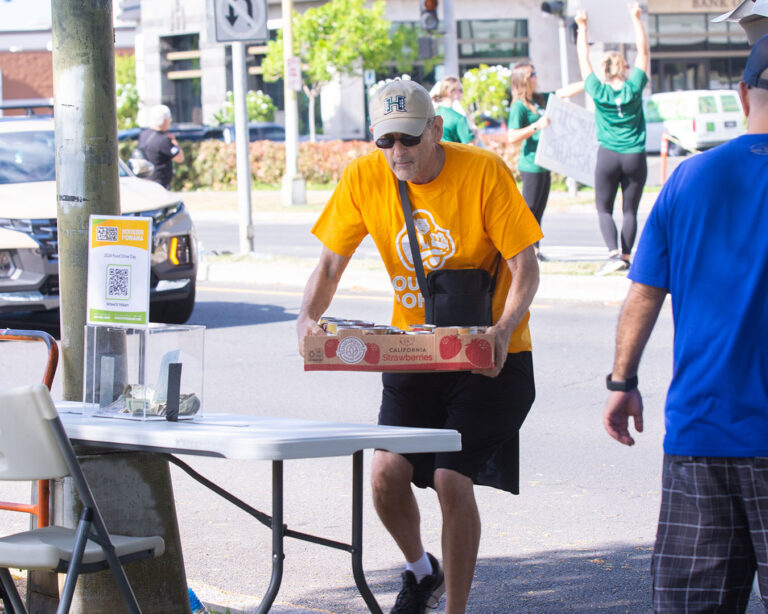 FoodDriveDay_WaiokeolaCongregationalChurgh_04